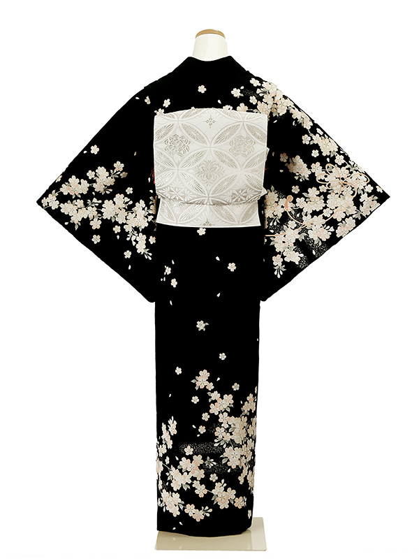 女性 着物 （訪問着） / 黒 × 黒 / 七五三家族・お宮参り家族・結婚式参列